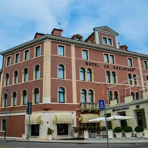 Le Boulevard Hotel